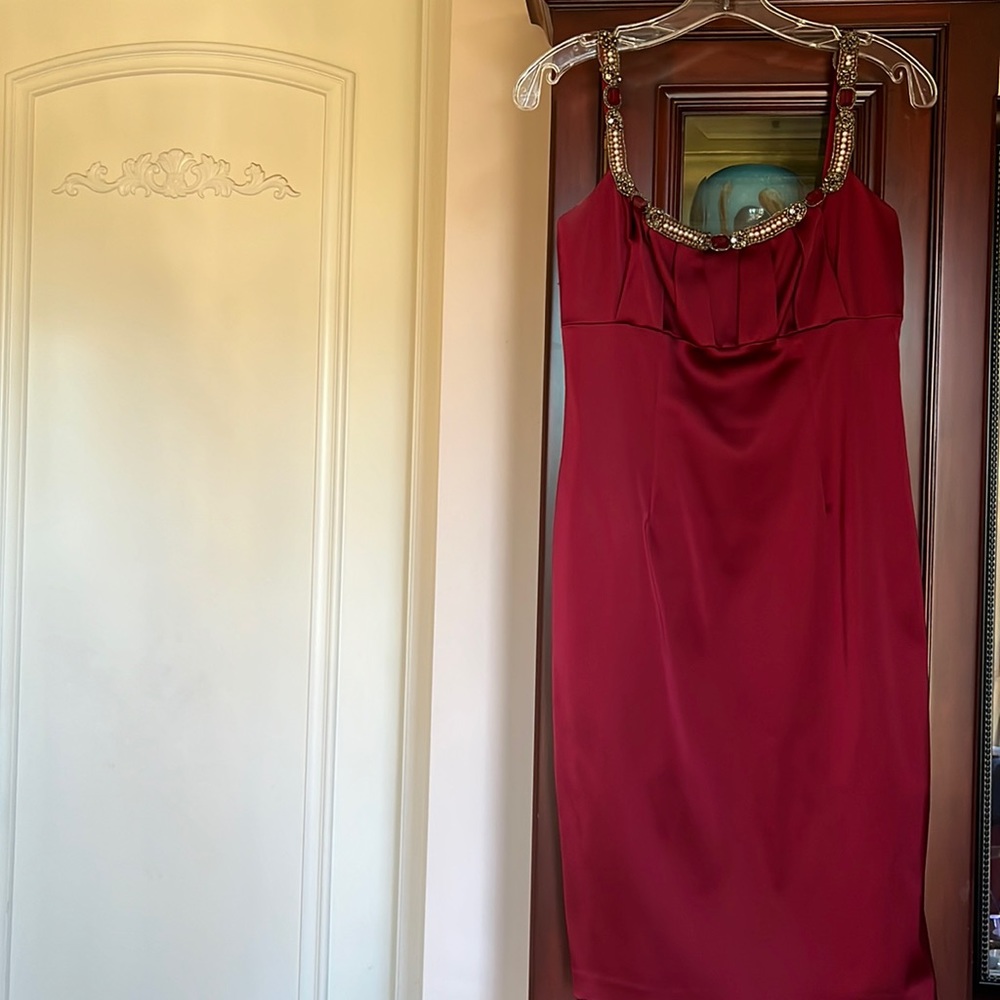 Burgundy cocktail dress with jewels at the neckline